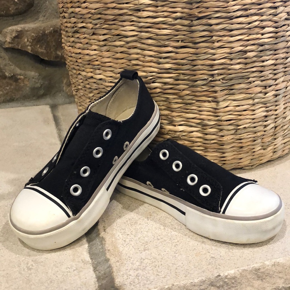 Old Navy LittleBoys 9 slip on tennis shoes